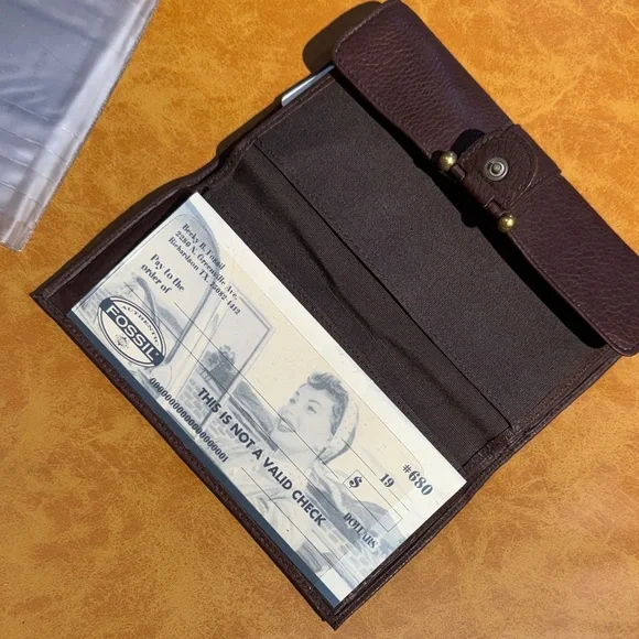 Vintage Fossil Brown Leather Wallet with Tags 1990s-2000s - Picture 4 of 5